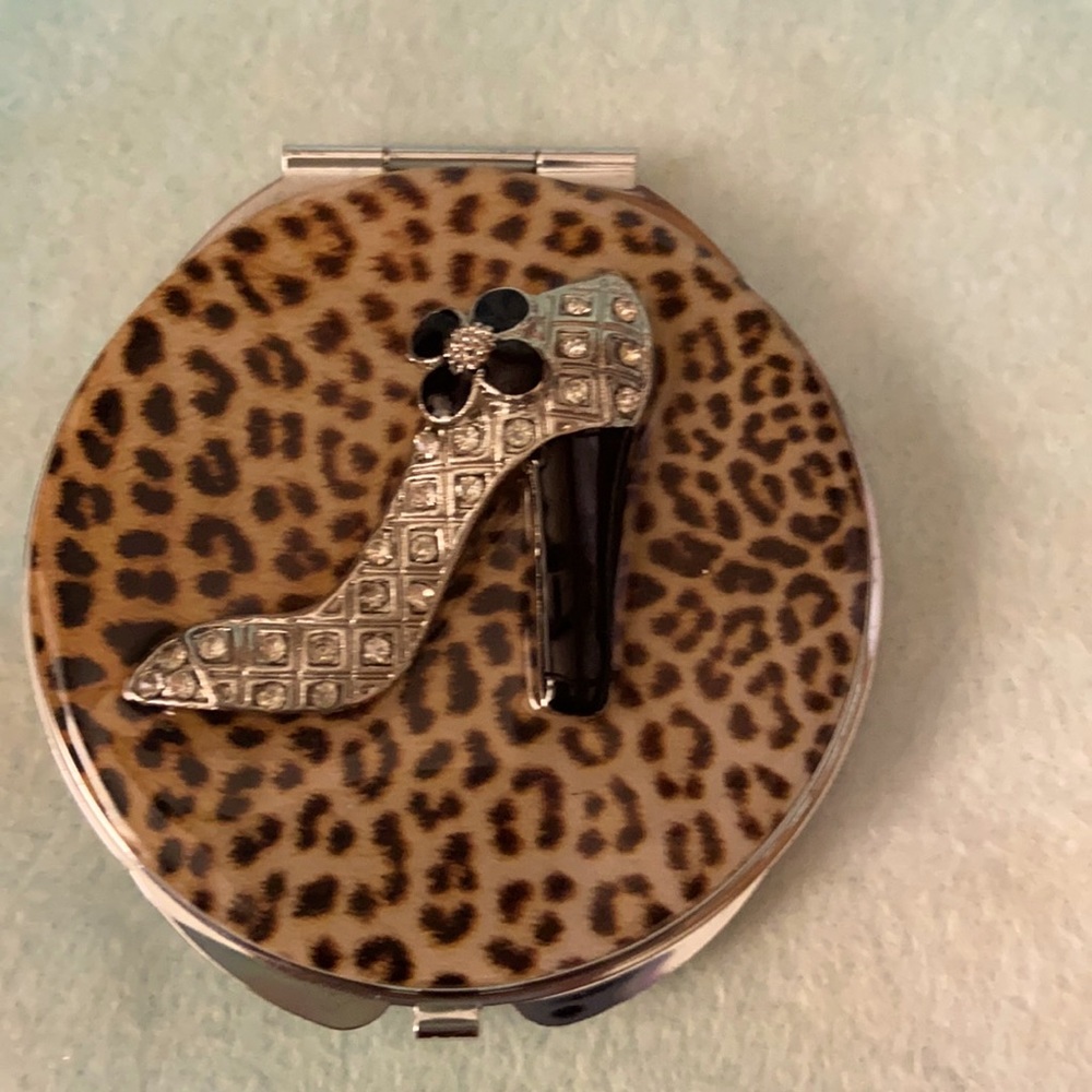 Compact mirror